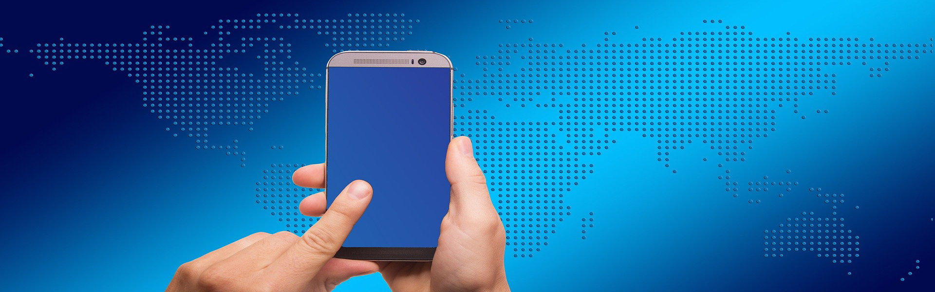 Links zu Webseiten von Institutionen und Verbänden Hände einer Person beim Tippen auf Smartphone